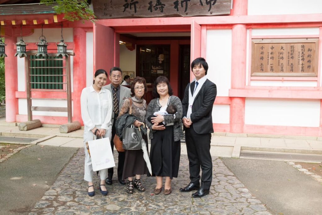 お宮参り奈良市_フォトスタジオワタナベ(渡辺写真館)奈良本店_春日大社_祈祷所前